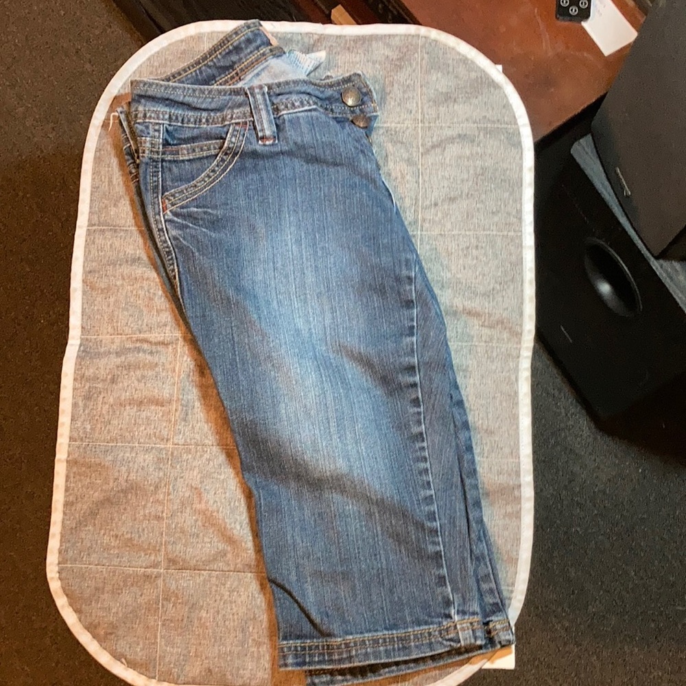 No Boundaries Jean Capris Size 5‎